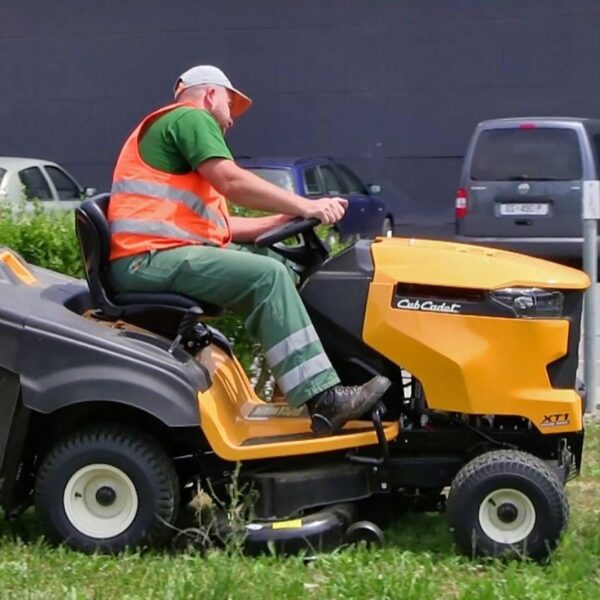 Zahradní traktor Cub Cadet XT1 OR95 - Image 3
